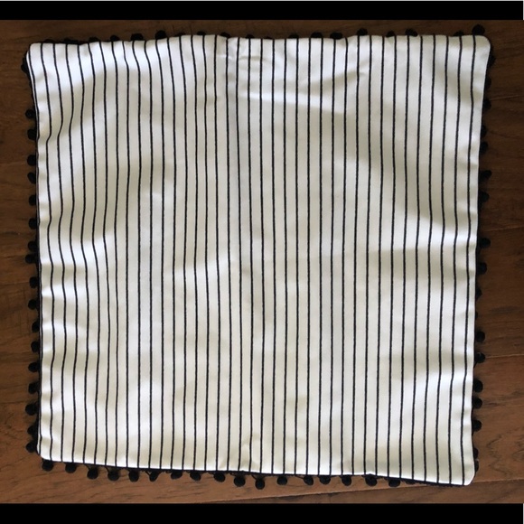 NEW Beautiful square Pillow Cover Decor - Picture 2 of 4